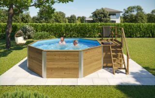 Massivholz Pool mit Treppe im Garten