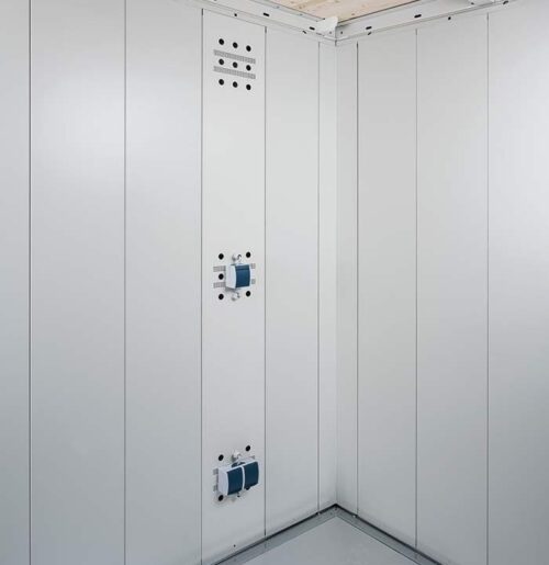 Biohort Elektro Montagepaneel an weisser Innenwand montiert.