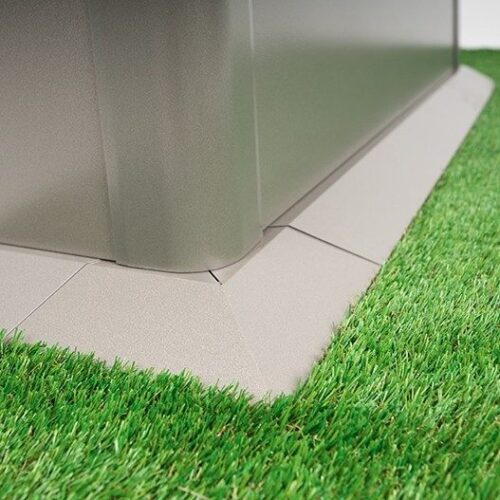 Biohort Skirting on a lawn placed underneath a raised vegetable bed